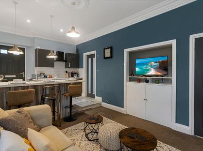 2 Bed Flat, Langley Manor, TQ1