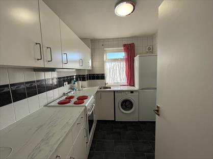 Room in a Shared Flat, Second Avenue, RM10