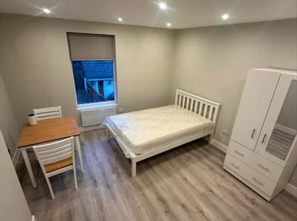 Studio Flat, Lee High Road, SE13