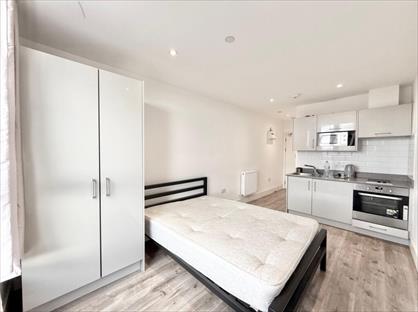 Studio Flat, Kilburn High Road, NW6