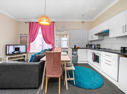 1 Bed Flat, Elmbank Street, ML4