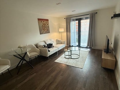 1 Bed Flat, The Hub, B4