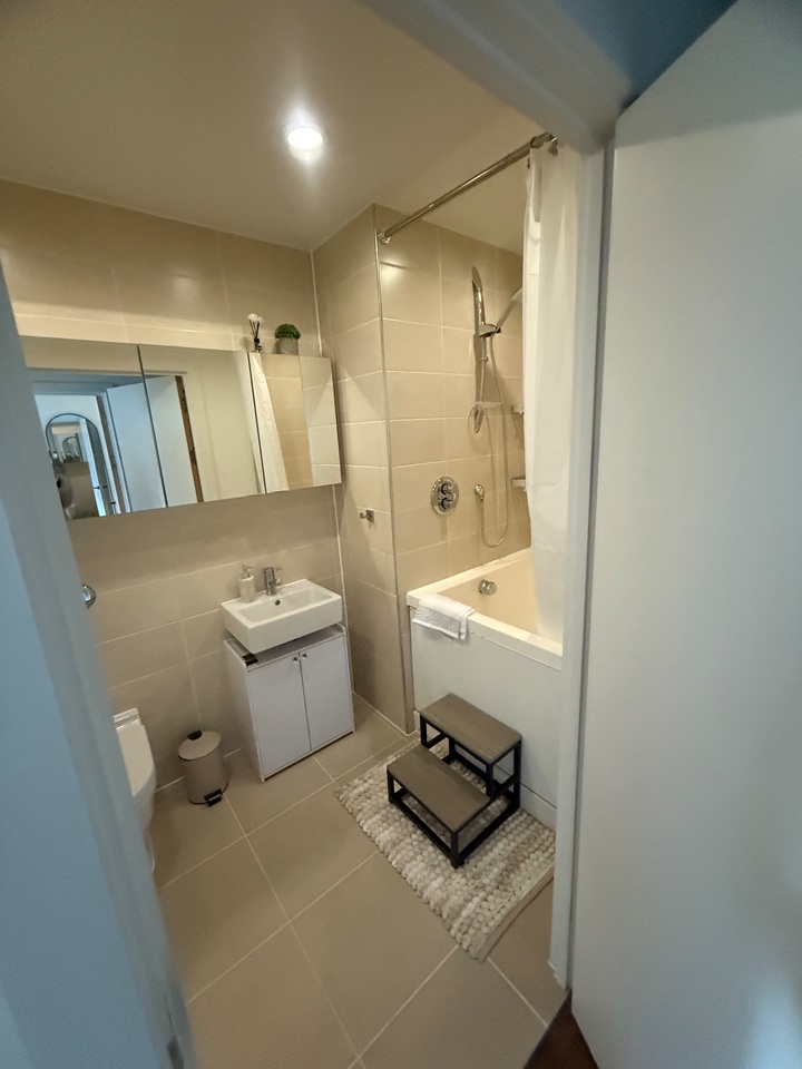 Additional image 5 of 1 Bed Flat, The Hub, B4, N1 7GU