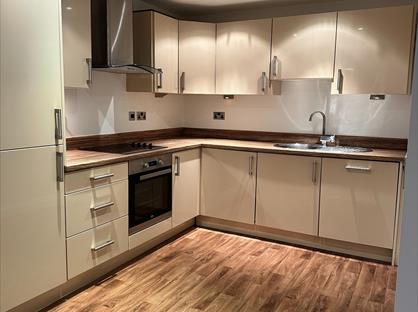 2 Bed Flat, Commercial Road, HD8