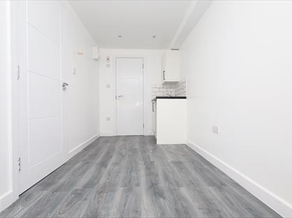 Studio Flat, Old Oak Common Lane, W3