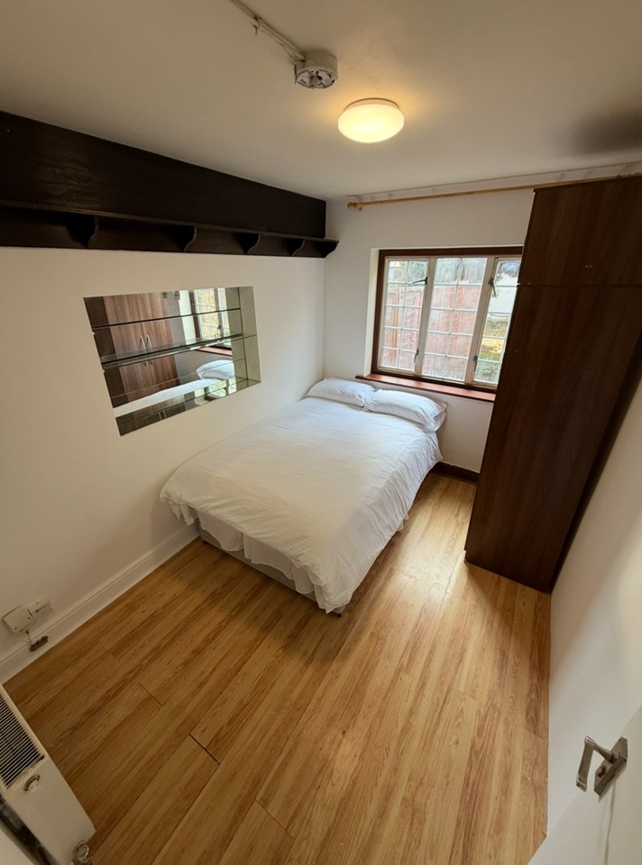 London - Room in a Shared House, Ellesmere Road, W4 - To Rent Now for £ ...