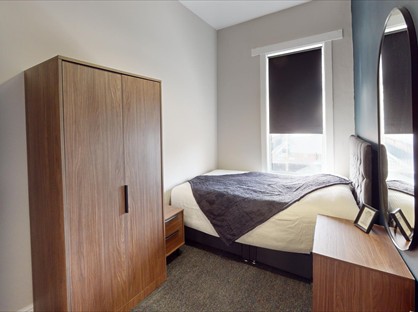 Room in a Shared House, Moorside Road, M27