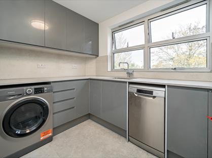2 Bed Flat, Marlowe Gardens, SE9
