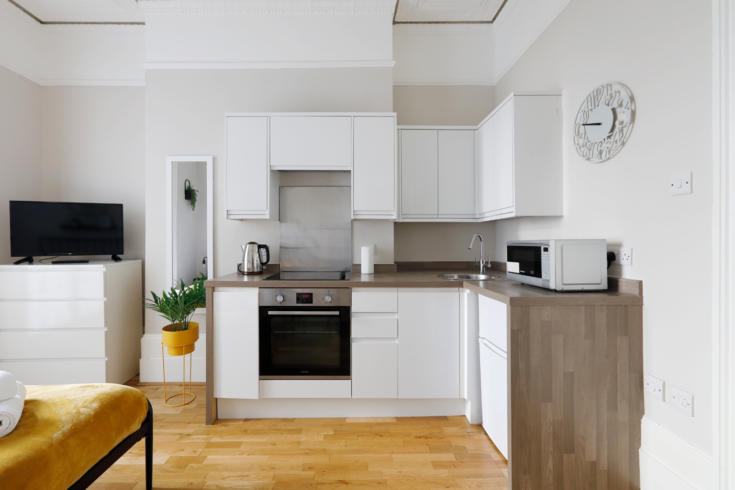 Studio Flat, Brunswick Road, BN3