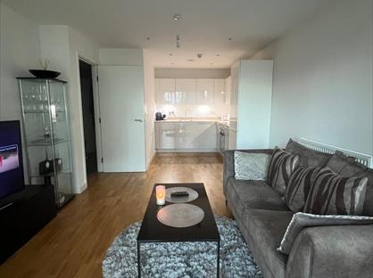 1 Bed Flat, Crossways, SL1