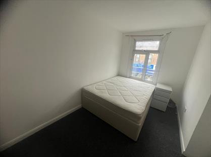3 Bed Flat, King Street, UB2