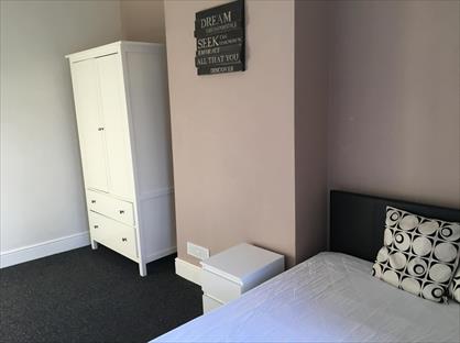 Room in a Shared House, Castleford Road, WF6