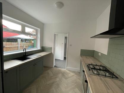 4 Bed Semi-Detached House, Kings Bench Street, HU3