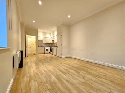 1 Bed Flat, Admiral Mews, SW19