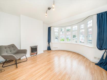 3 Bed Semi-Detached House, Braywood Road, SE9