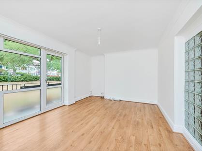 3 Bed Flat, Stratfield House, SE12