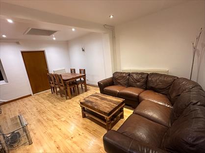 4 Bed Semi-Detached House, Bramble Crescent, RG30