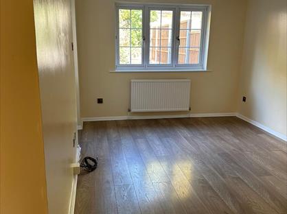 3 Bed Terraced House, Linnet Way, RM19