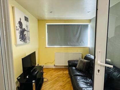 7 Bed Semi-Detached House, Westleigh Avenue, CR5