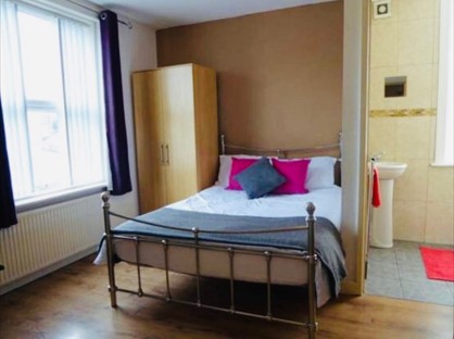 1 Bed Flat, Manchester Road, HD4