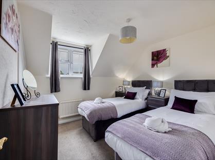 2 Bed Terraced House, Avenue Road, MK18