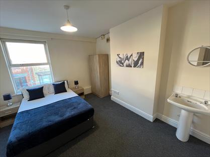 Room in a Shared House, Market Street, S80