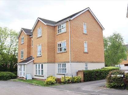 1 Bed Flat, Thorley Court, SN25