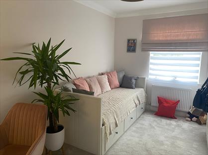 Room in a Shared Flat, Station Road North, RH1