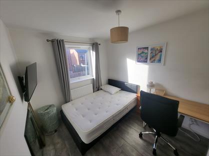Room in a Shared House, Laburnum Road, L7