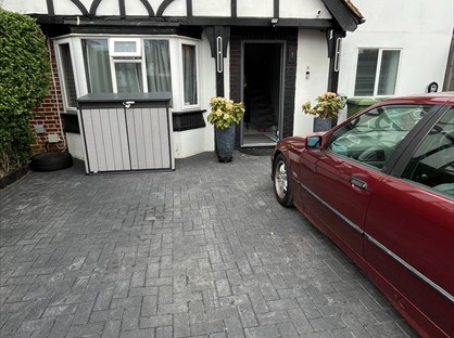 Room in a Shared House, Village Way, TW15