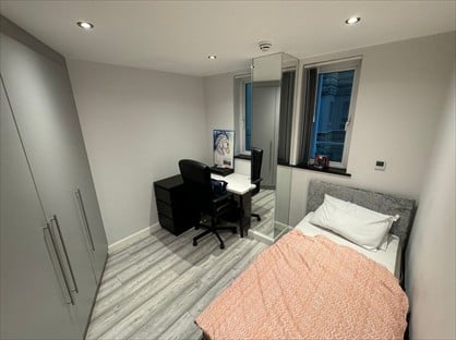 Room in a Shared Flat, Comer House, EN5