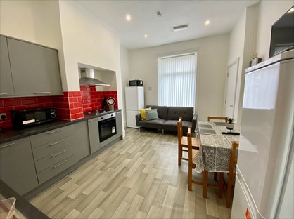 Room in a Shared House, Manor Street, HD4