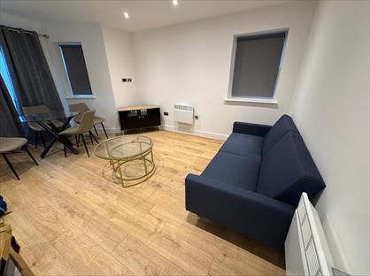 2 Bed Flat, Kingston Road, KT22