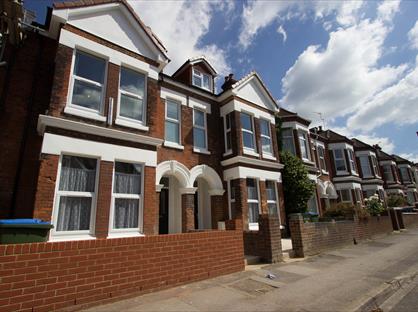 8 Bed Semi-Detached House, Wilton Avenue, SO15