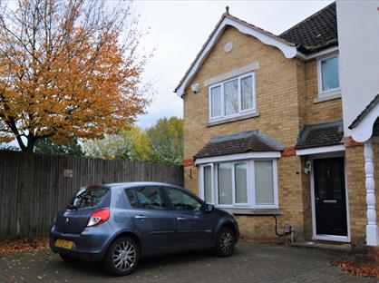 5 Bed Semi-Detached House, Nightingale Shott, TW20