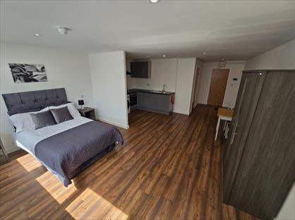 Studio Flat, The Midway, ST5