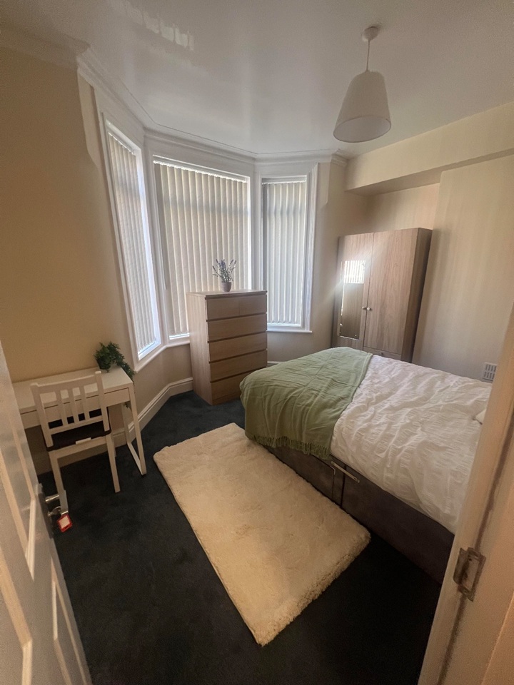 Room in a Shared House, Evered Avenue, L9