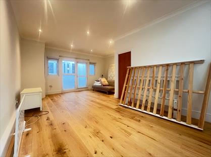 Studio Flat, City Road, EC1V