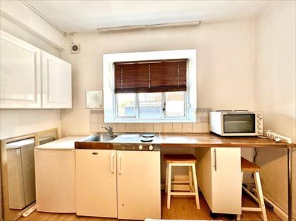 Studio Flat, Holloway Road, N7