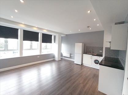 2 Bed Flat, Regarth Avenue, RM1