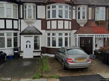 3 Bed Terraced House, Greystone Gardens, IG6