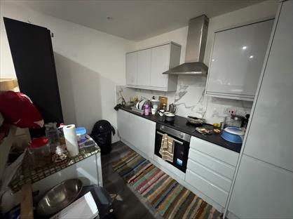 1 Bed Flat, High Street, TW3