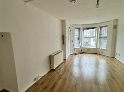 Studio Flat, Floyd Road, SE7