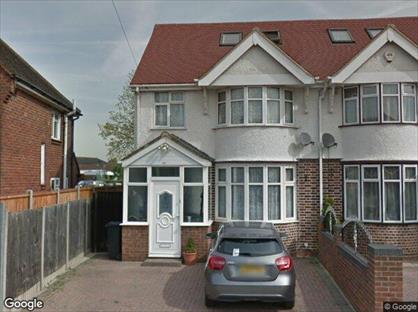 4 Bed Semi-Detached House, Cranford Lane, TW5