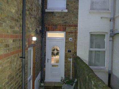 2 Bed Maisonette, Cheriton High Street, CT19