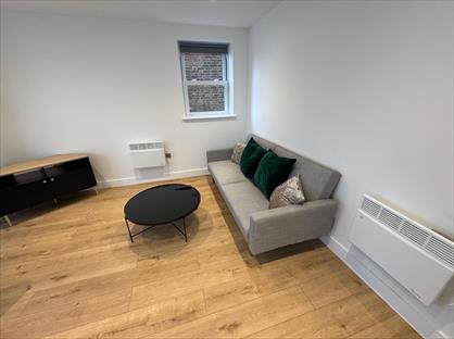 2 Bed Flat, Kingston Road, KT22