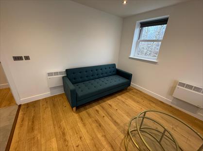 2 Bed Flat, Kingston Road, KT22