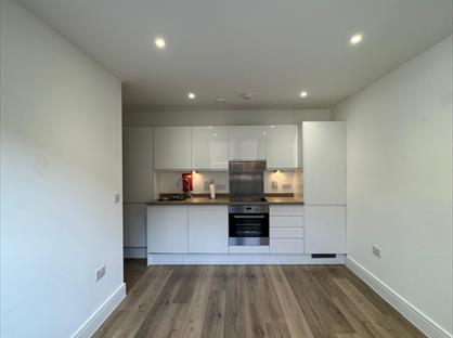 1 Bed Flat, Desborough Road, HP11