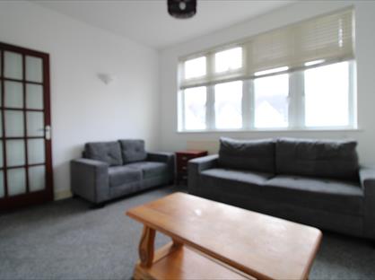 3 Bed Flat, Blakenham Road, SW17