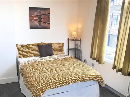 Studio Flat, Market Place, WS10